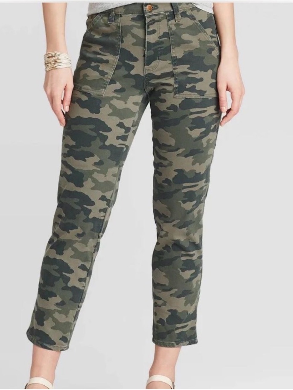 Universal Thread High Rise Straight Camo Pants Size 6 EUC